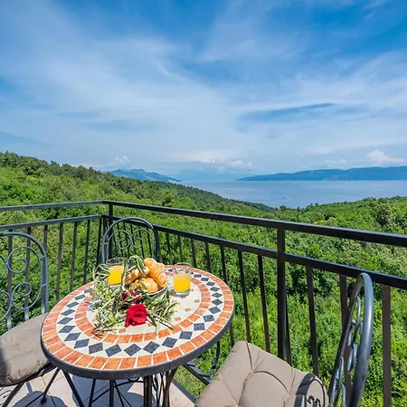 In With Sea View & Pool