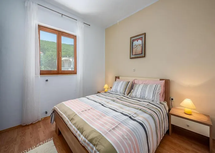 아파트 In With Sea View & Pool *