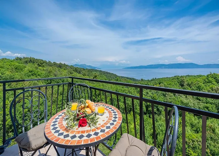 In With Sea View & Pool