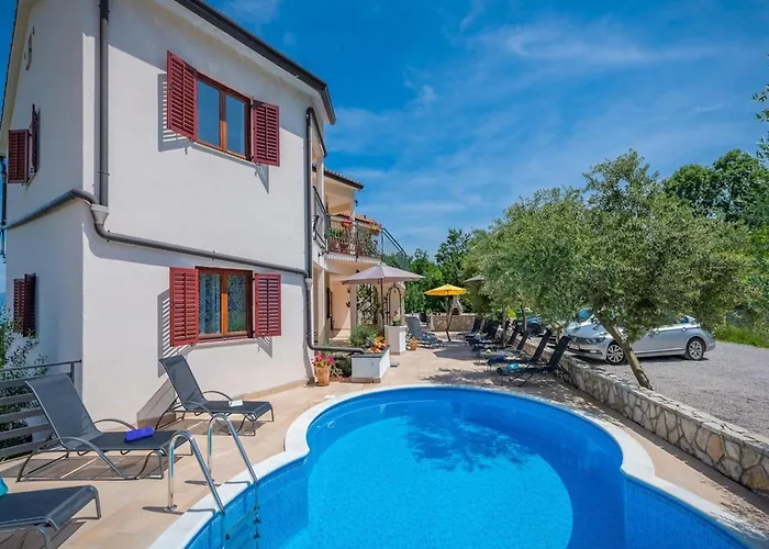 In With Sea View & Pool 아파트