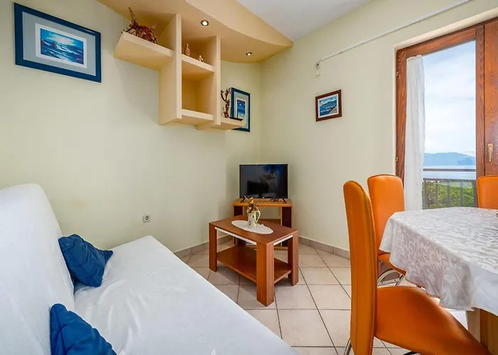 In With Sea View & Pool Apartman