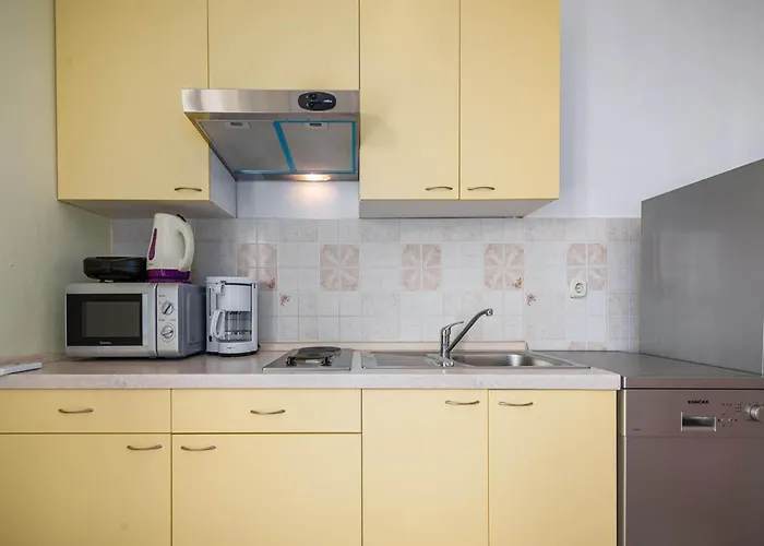Apartman In With Sea View & Pool
