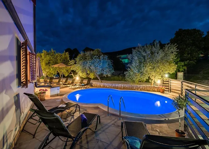 In With Sea View & Pool Apartman *